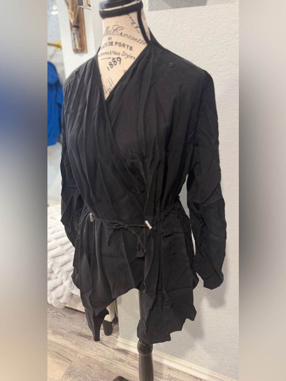 A Pea In The Pod Black Wrap Maternity Nursing Tunic Top Cinched Medium-NWOT - Picture 4 of 9
